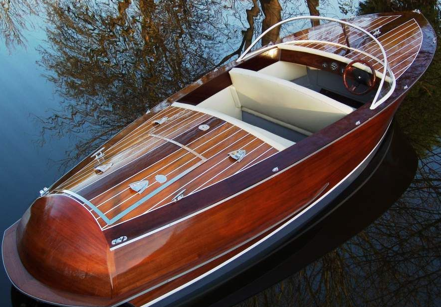 classic wooden powerboats